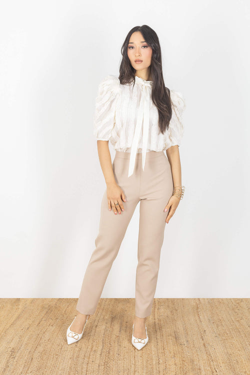 Anastasia Bow Ruffle Blusa 554067 BEI