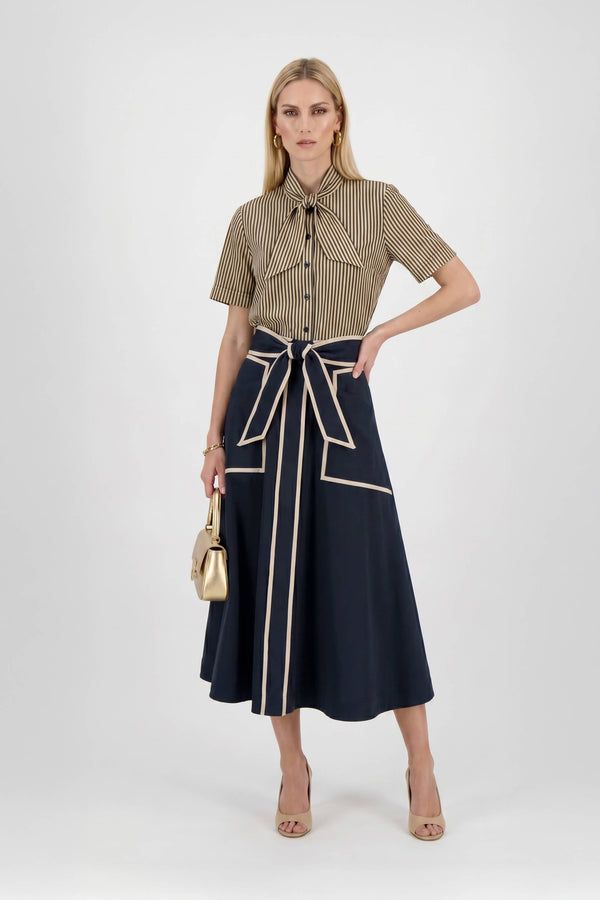Nora Tie-Neck Short-Sleeve Blusa