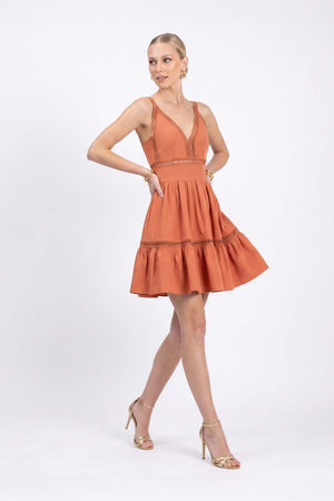 Alexa Ladder-Trim Cami Mini Vestido 723164LAD - Reina Diaz