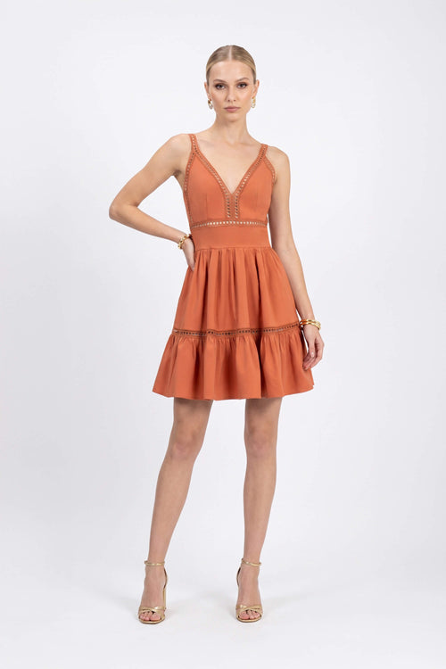 Alexa Ladder-Trim Cami Mini Vestido 723164LAD - Reina Diaz