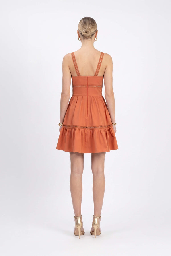 Alexa Ladder-Trim Cami Mini Vestido 723164LAD - Reina Diaz