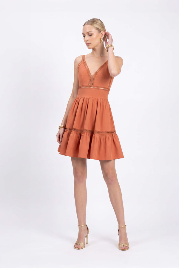 Alexa Ladder-Trim Cami Mini Vestido 723164LAD - Reina Diaz