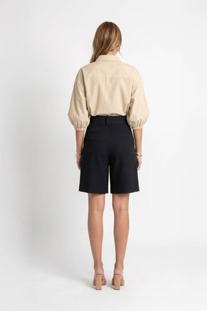 Antonia Asymmetric-Closure High-Waist Bermudas 731137NEG - Reina Diaz