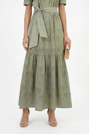 Luciana Eyelet Midi Vestido - Reina Diaz