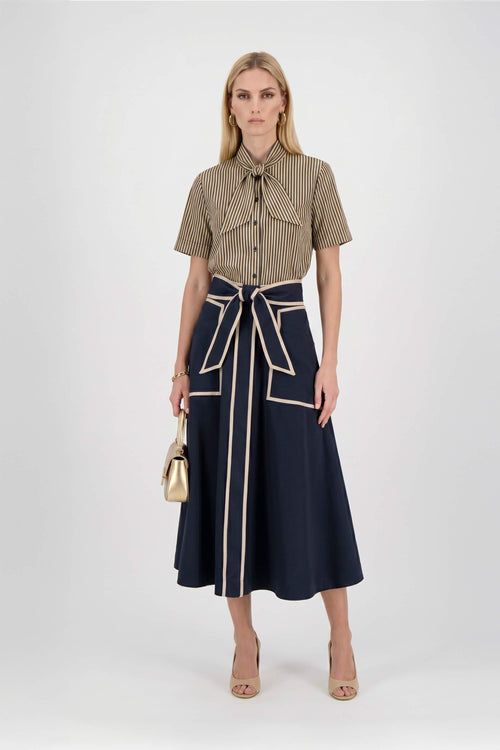 Nora Tie-Neck Short-Sleeve Blusa - Reina Diaz