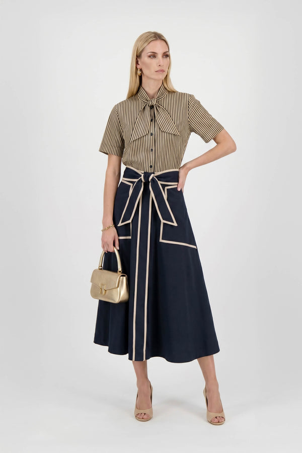 Nora Tie-Neck Short-Sleeve Blusa - Reina Diaz