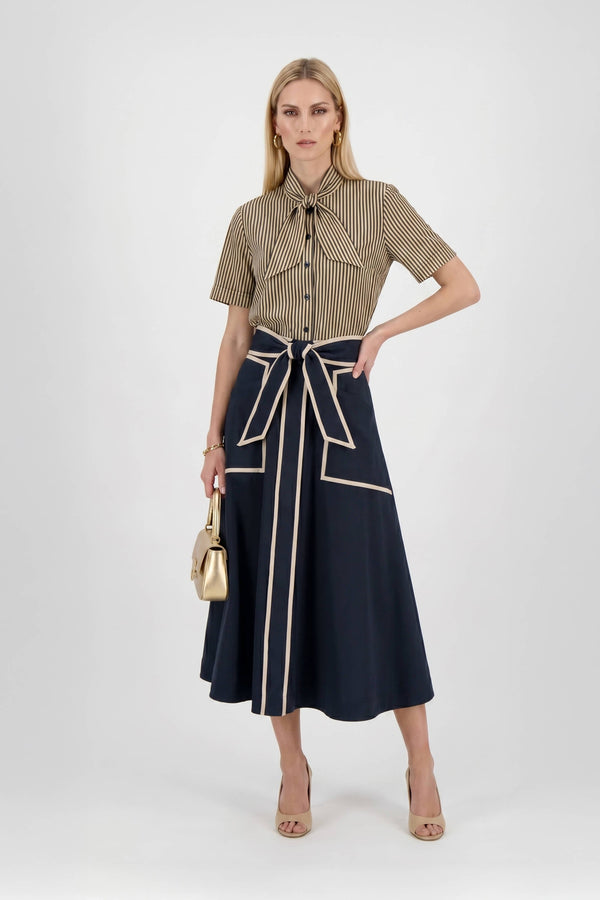 Nora Tie-Neck Short-Sleeve Blusa - Reina Diaz