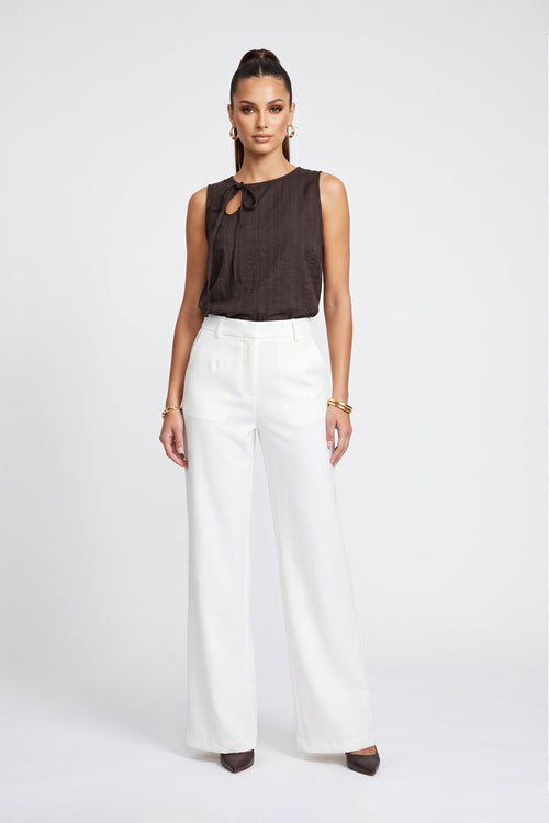 Renata Tie-Neck Keyhole Sleeveless Blusa 753041 CHO - Reina Diaz