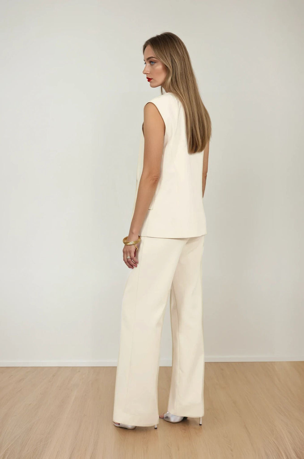 Malika Cross Tailored Chaleco