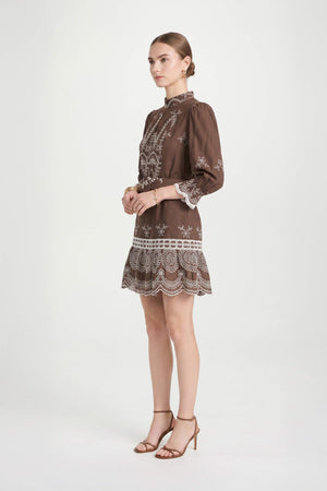 Viviana Mock-Neck Eyelet Vestido Corto 723123 - Reina Diaz