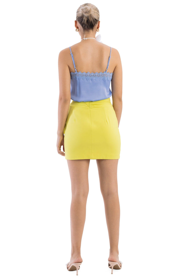 Outfit Blusa 553968 AZU - Falda 541250 HYE - Reina Diaz