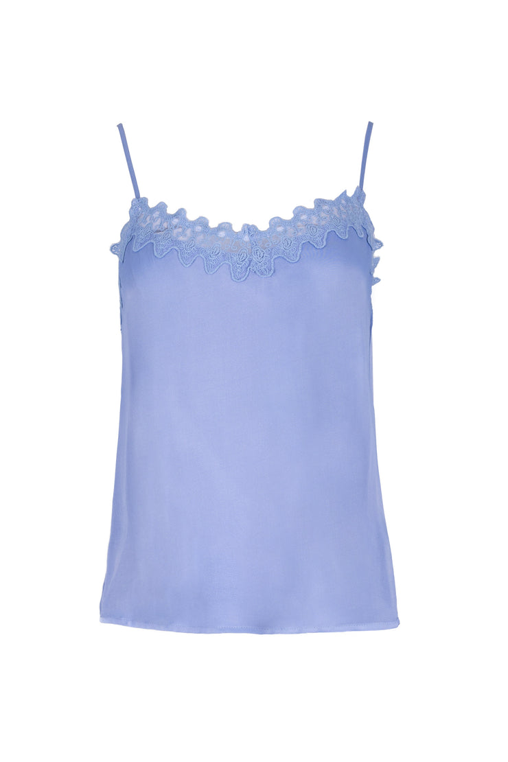 Outfit Blusa 553968 AZU - Falda 541250 HYE - Reina Diaz